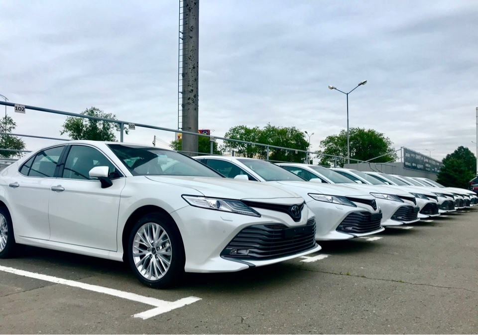 <span style="font-weight: bold; font-style: italic;">Тойота Камри</span>